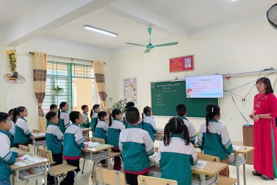 Album: Sinh hoạt chuyên môn theo nghiên cứu bài học (cô giáo Nguyễn Thị Thanh Bình)