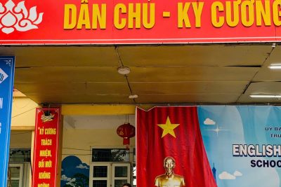 Hát song ca : Proud of you – Biểu diễn Kim Ngân-Minh Thảo